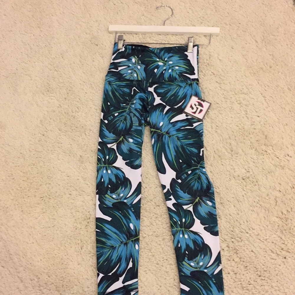 Teagan palm Capri
